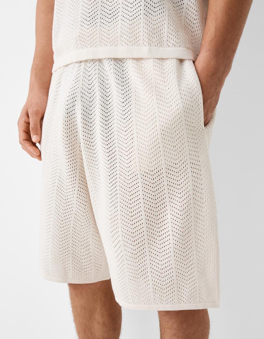 شورت برمودا مثقب بملمس بارز-كريمي-3