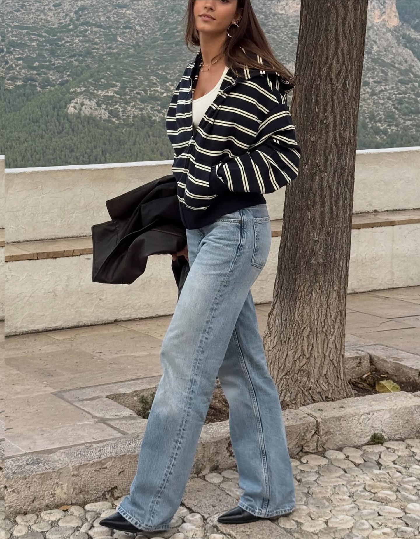 Bershka jeansy o kroju boyfriend wyblakły niebieski