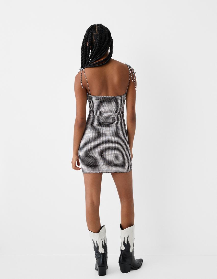 فستان قصير بمربعات خلية النحل-أبيض / أسود-1