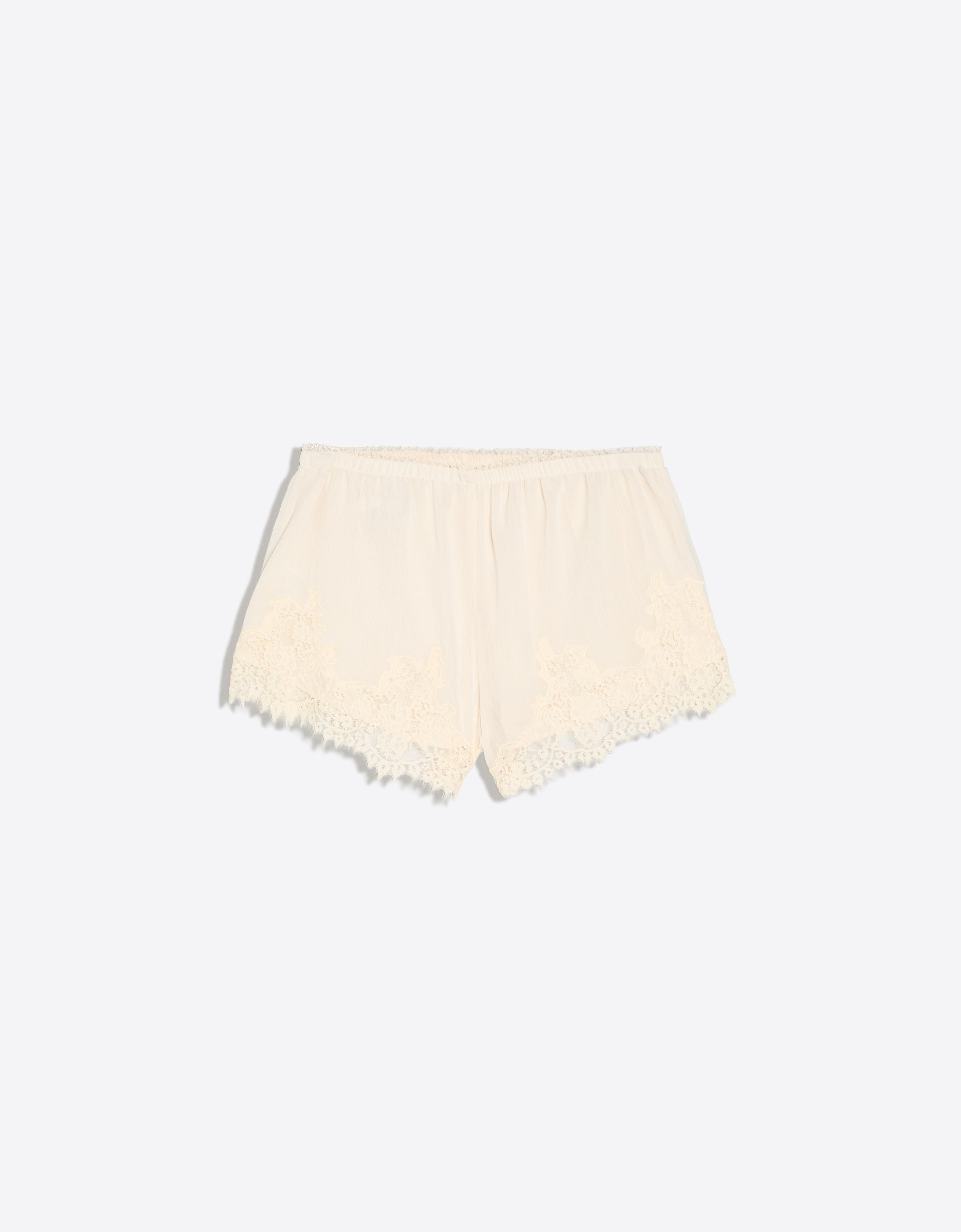 Crinkle lace shorts — Cream