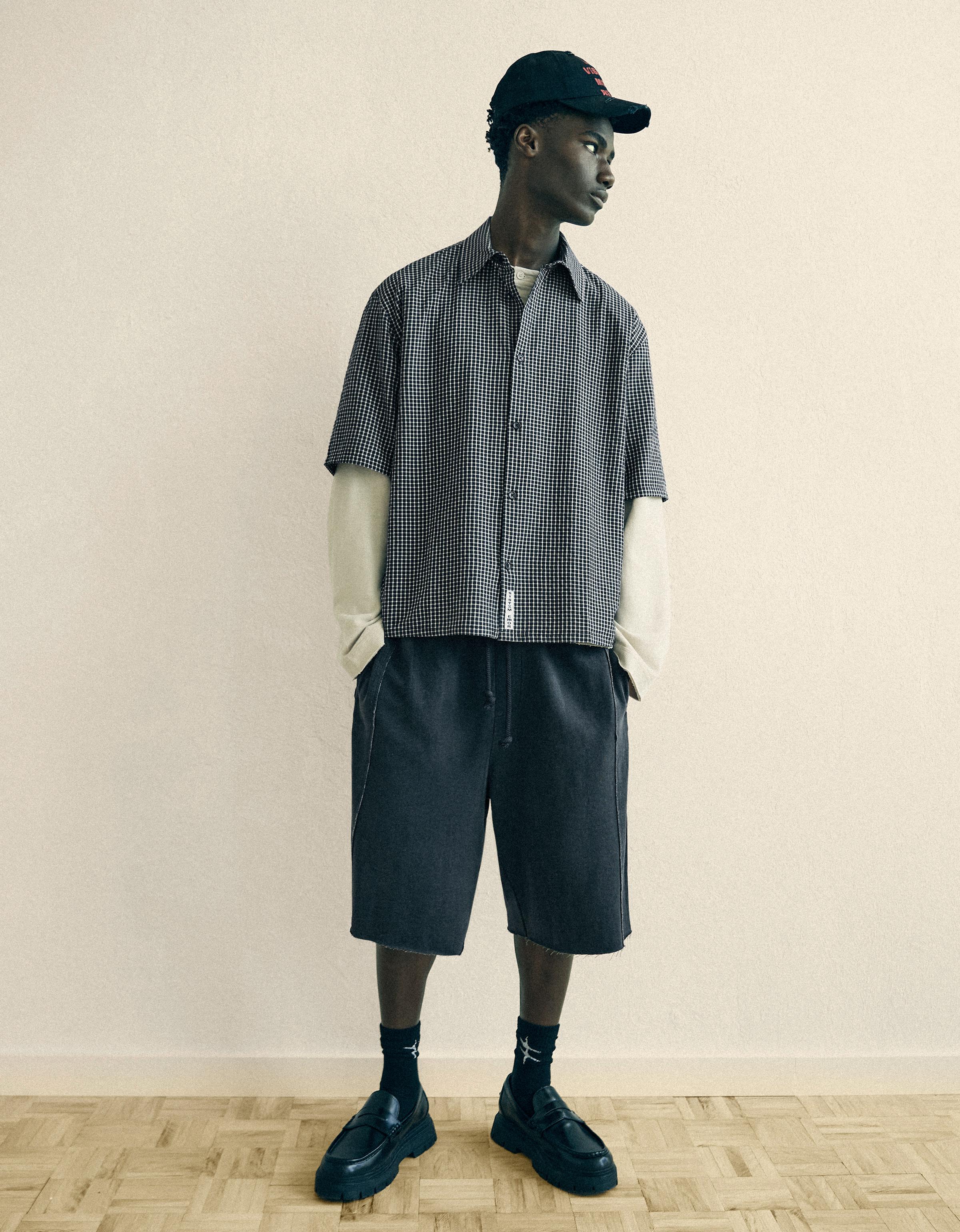 Short sleeve shirt with back print — Black