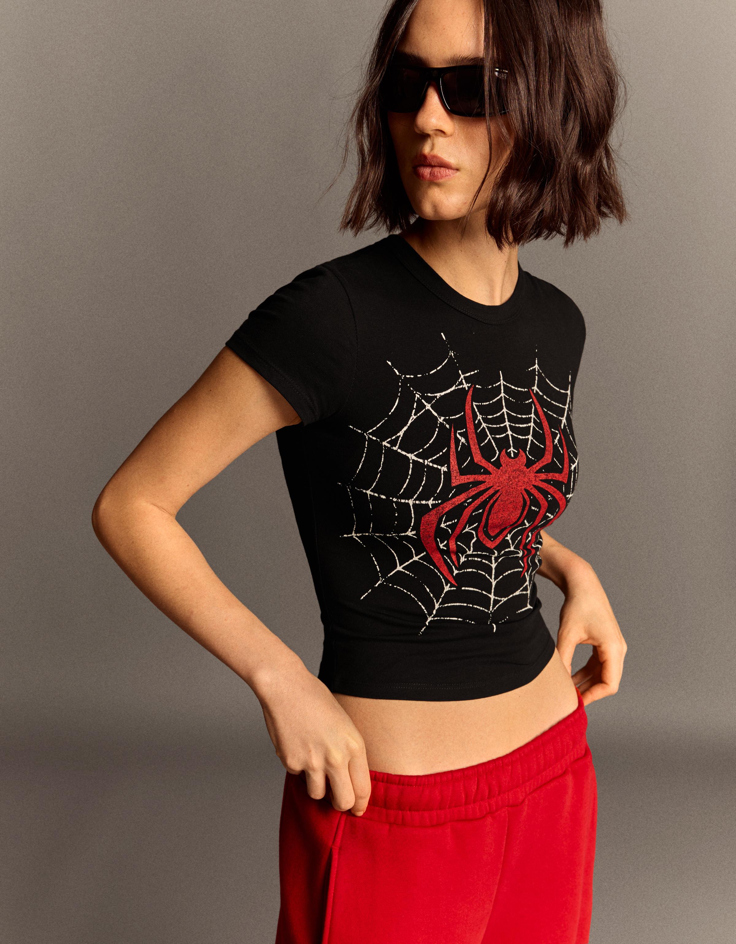 Bershka Dopasowana Koszulka Spider-Man Kobieta Czarny