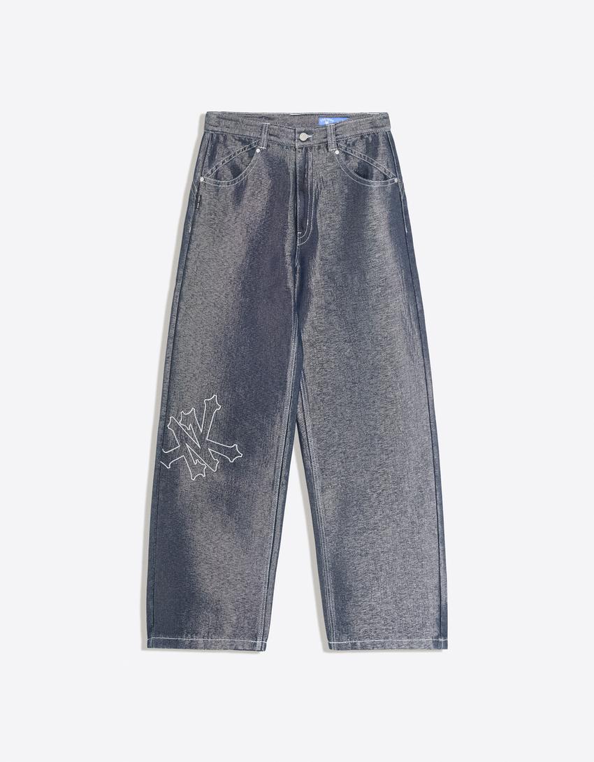 Jeans mit Stickerei ZOO YORK x BERSHKA-Grau