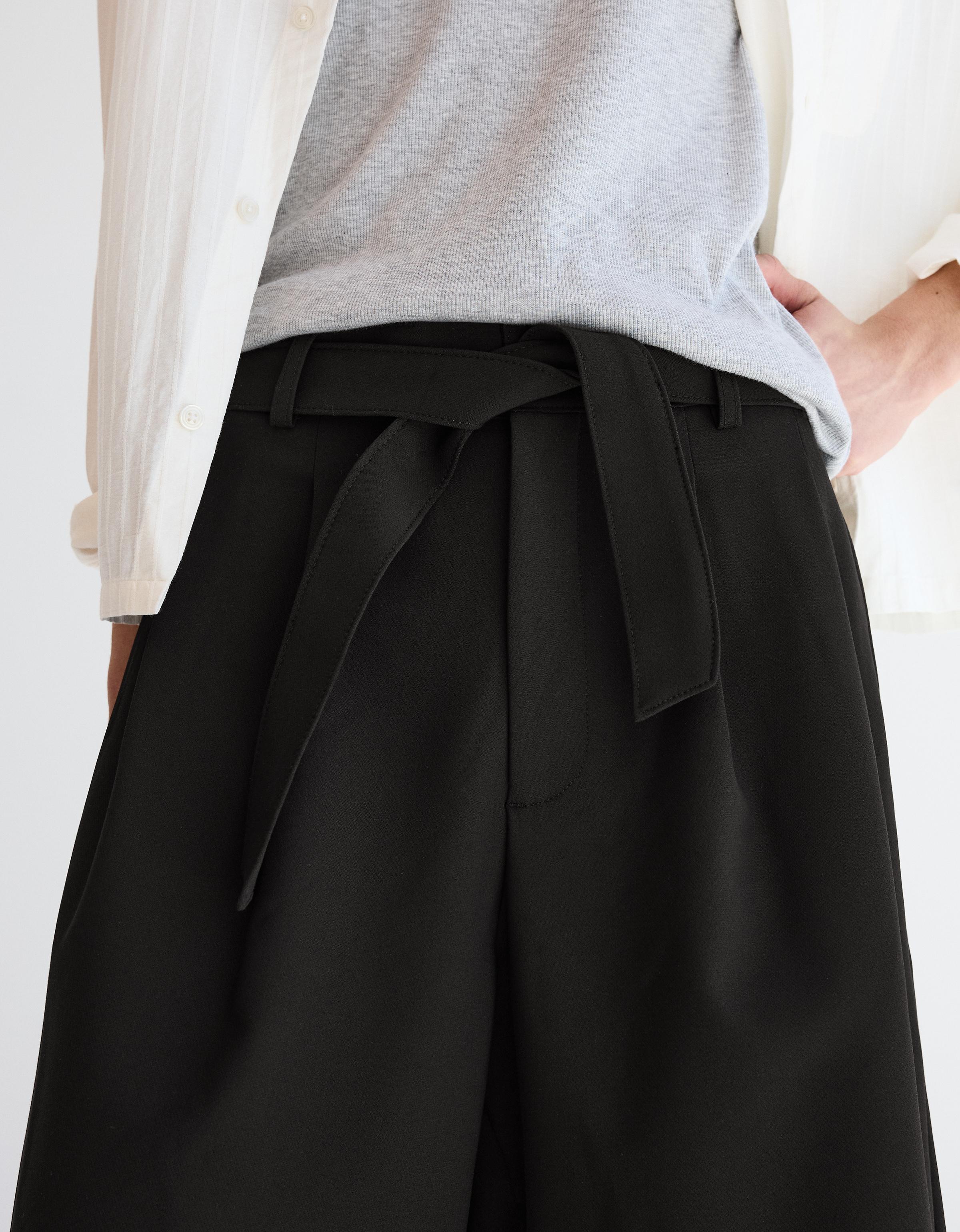 Wide-leg Bermuda shorts with belt — Black