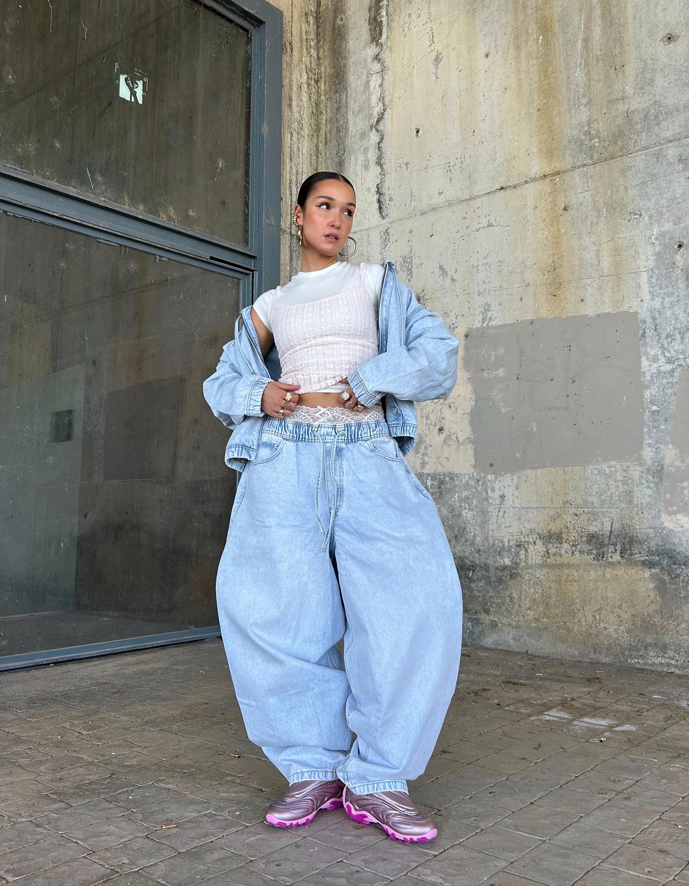 【Bershka】海外限定 out of core 箱付き フローラル スニーカー out of core - Kobieta | Bershka