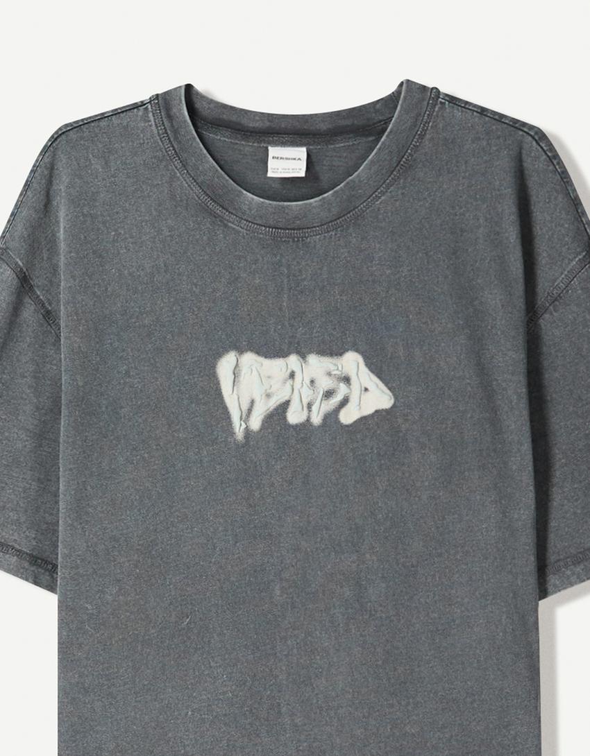 تيشرت بأكمام قصيرة وطبعة-رمادي