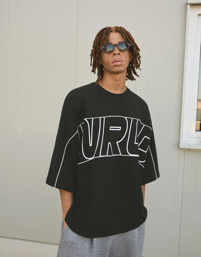 T-Shirt mit Print und kurzen Ärmeln-Schwarz