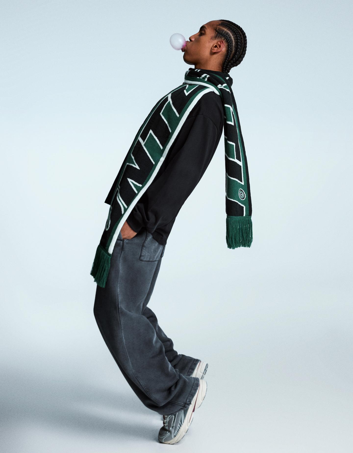 Bershka sportowy szalik z nadrukiem zielony