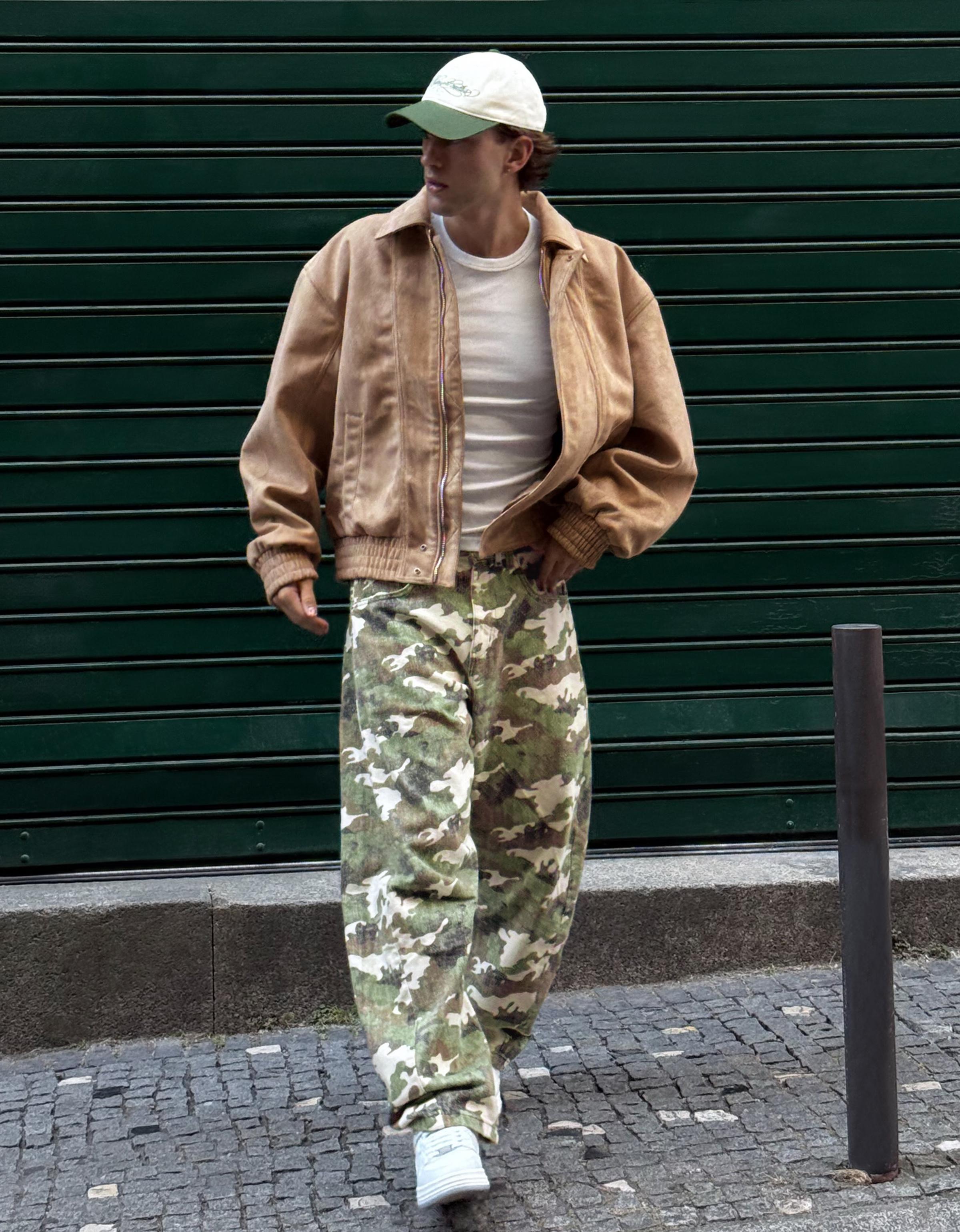 Bershka Kıvrımlı baskılı jean görsel 6
