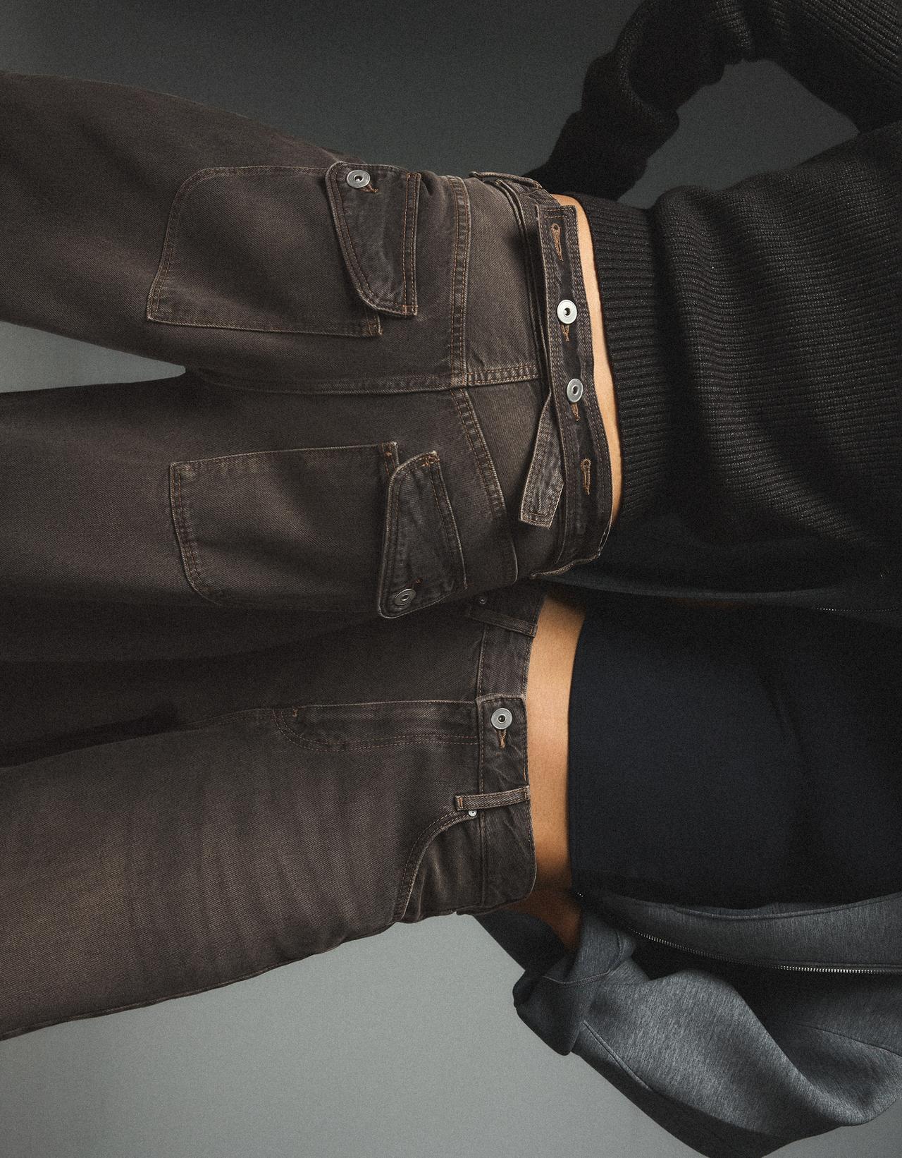 Ripped balloon fit jeans with back buckle — Black