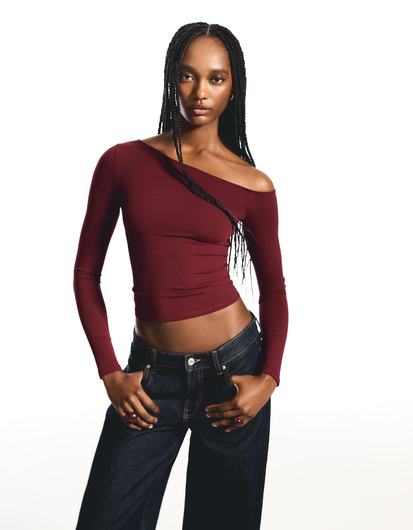 Bershka koszulka z długim rękawem i asymetrycznym dekoltem bordowy