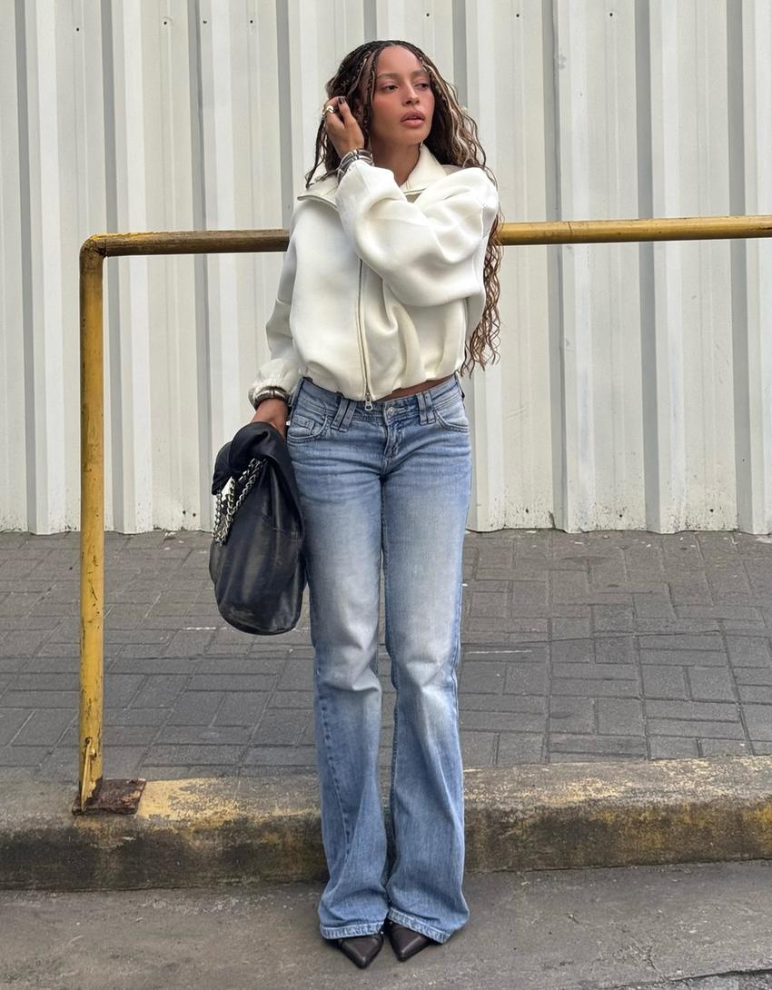 Low-rise embroidered flared jeans-Light blue