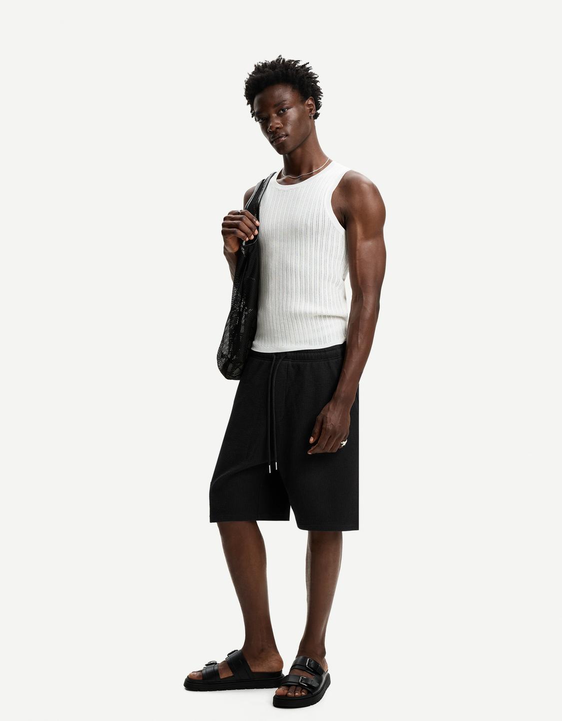 Textured Bermuda shorts