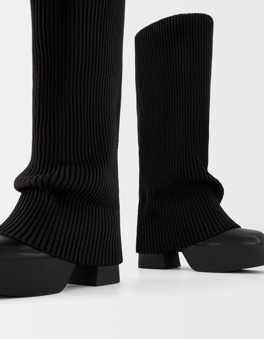 Bota tacão plataforma com meia-Preto
