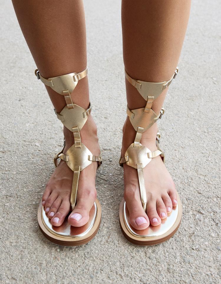 Sandalia plana hebillas