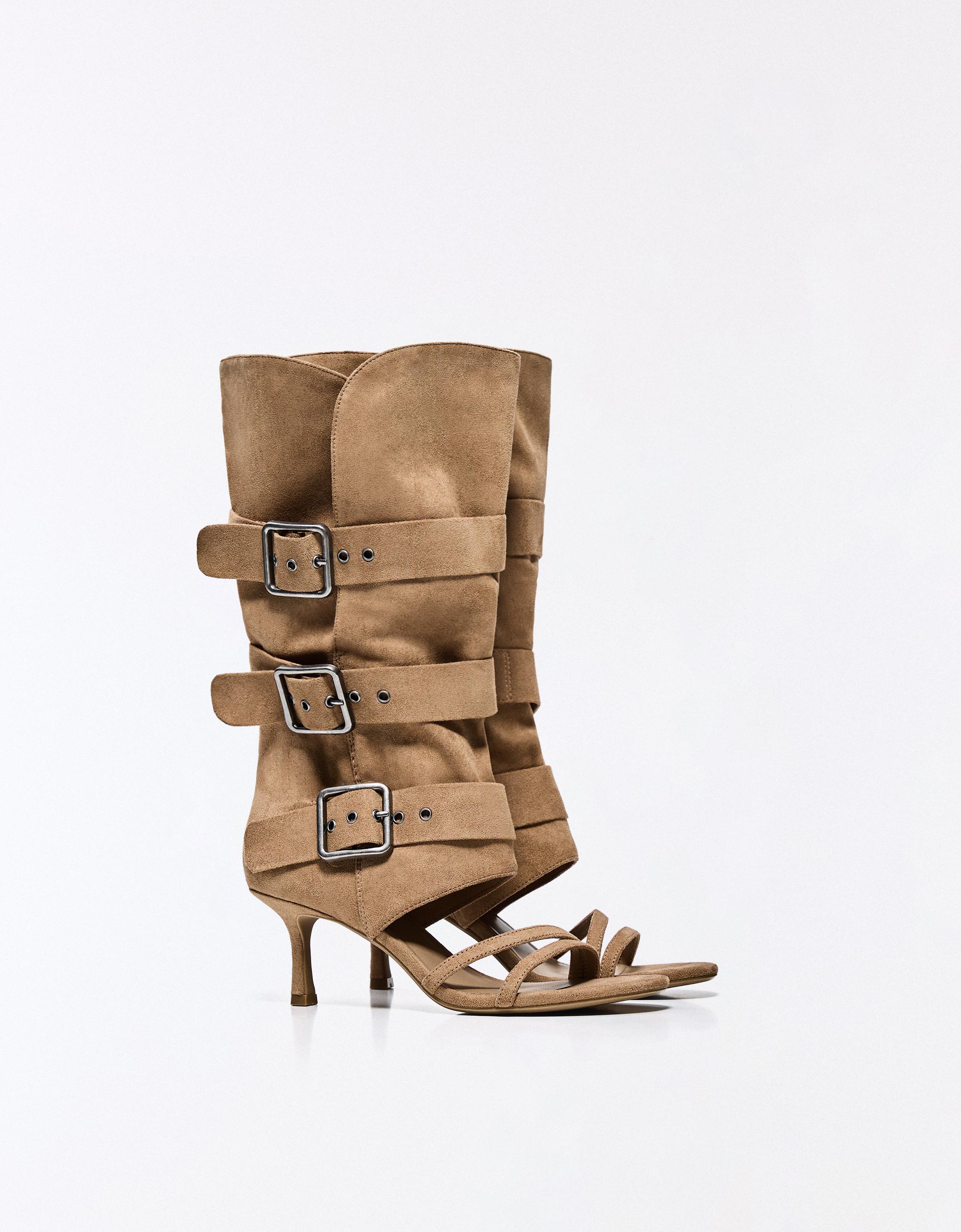 Heeled trousers sandals with buckles — BEIGE