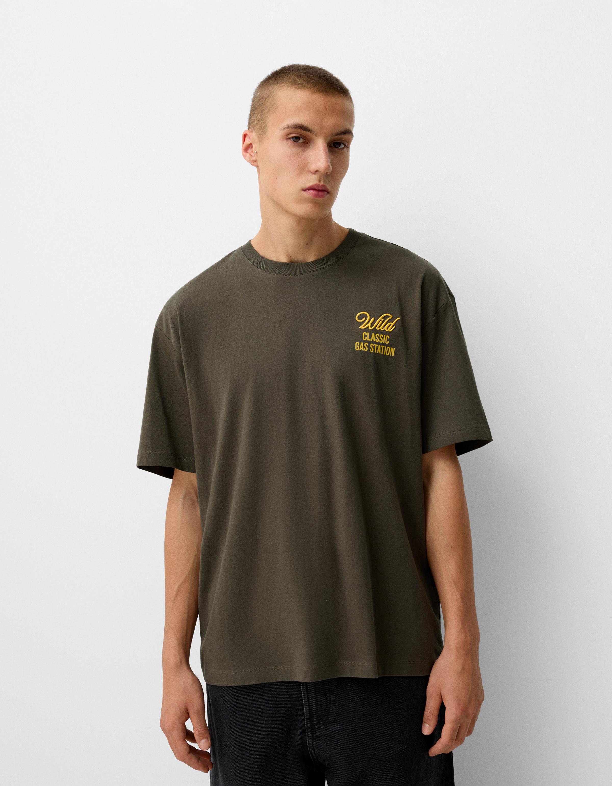 Bershka T-Shirt Im Relaxed-Fit Mit Kurzen Ärmeln Und Stickerei Herren Xs Braun