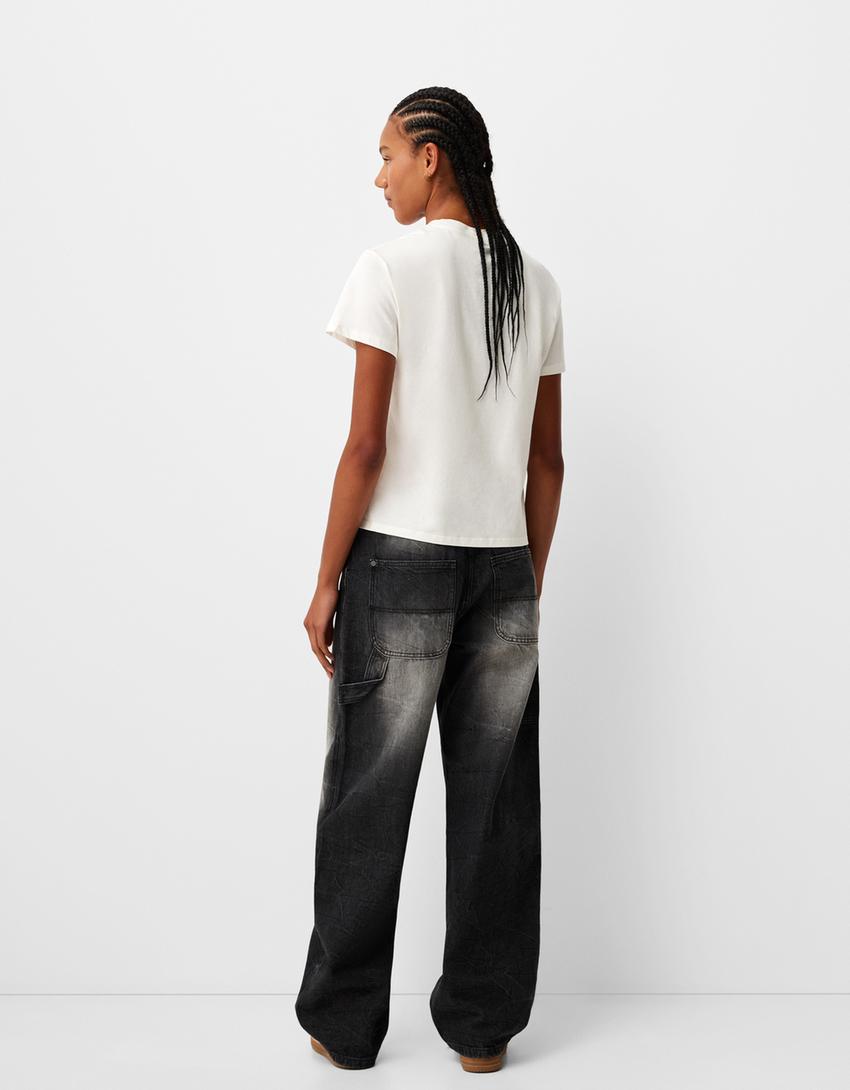 تيشرت بأكمام قصيرة وطبعة-أبيض مطفي-1