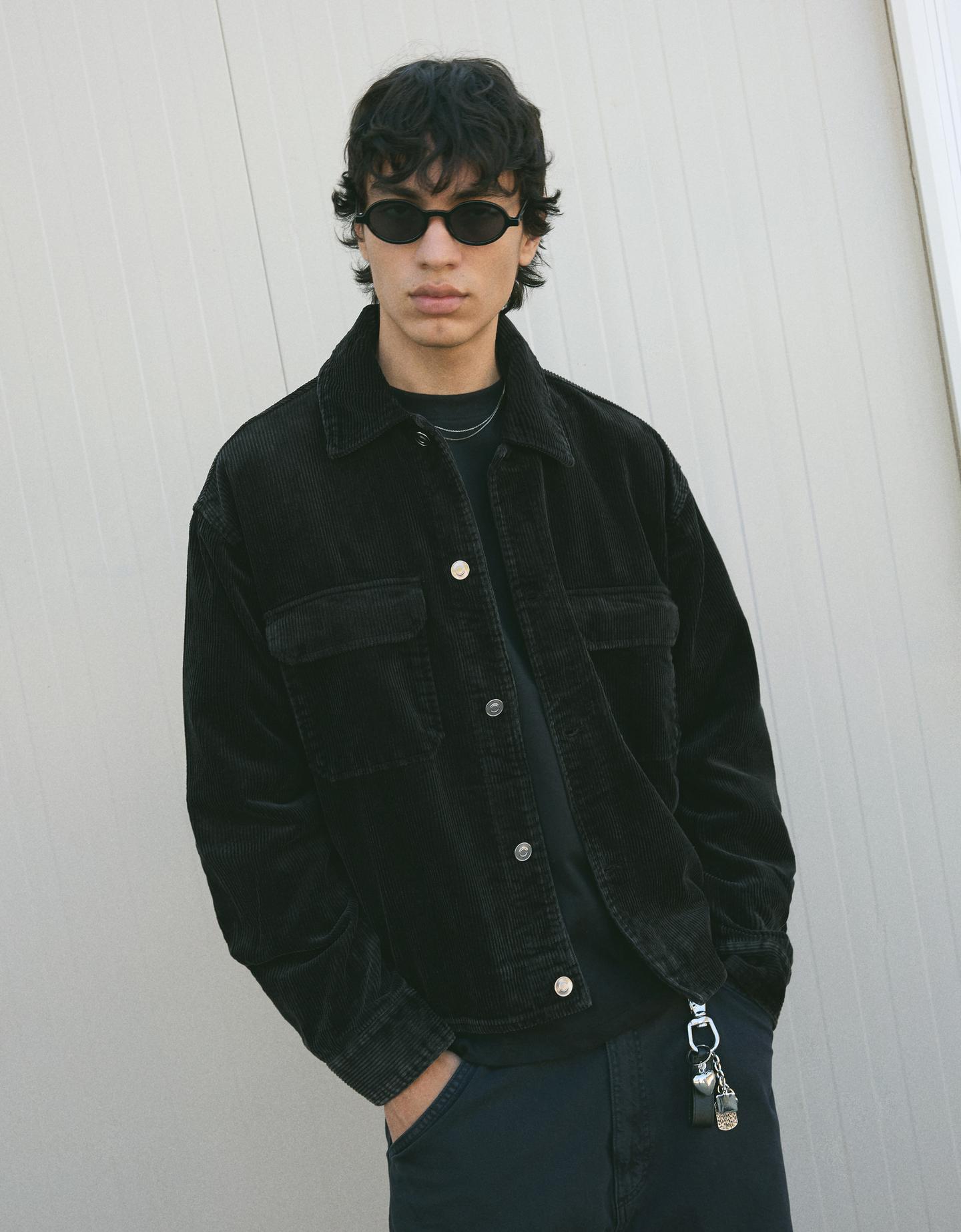 Bershka kurtka sztruksowa boxy czarny