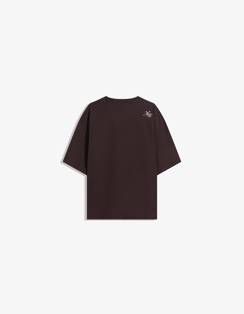 Camiseta manga corta bordado-Marrón