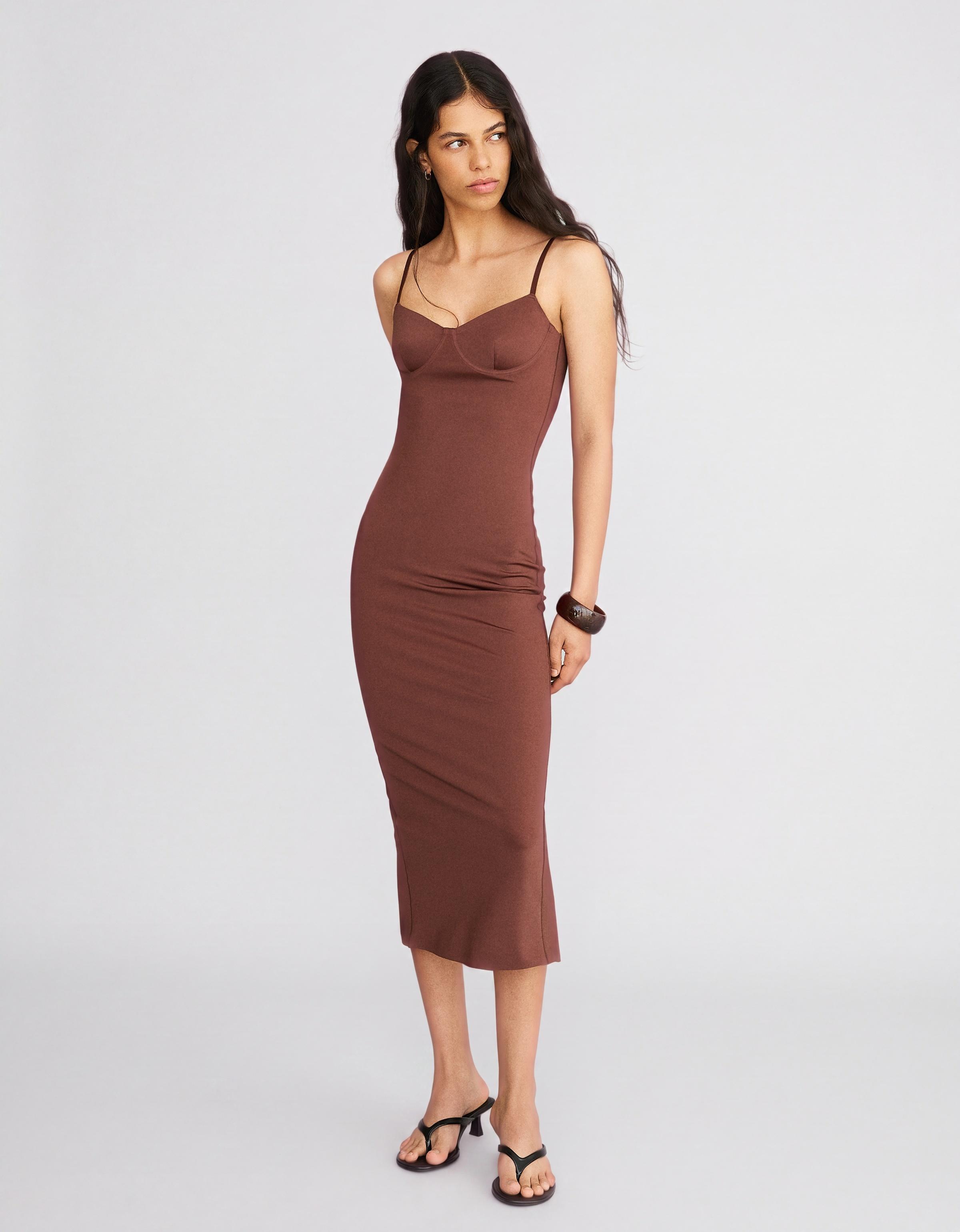 Midi dress with straps and sweetheart neckline — Brown