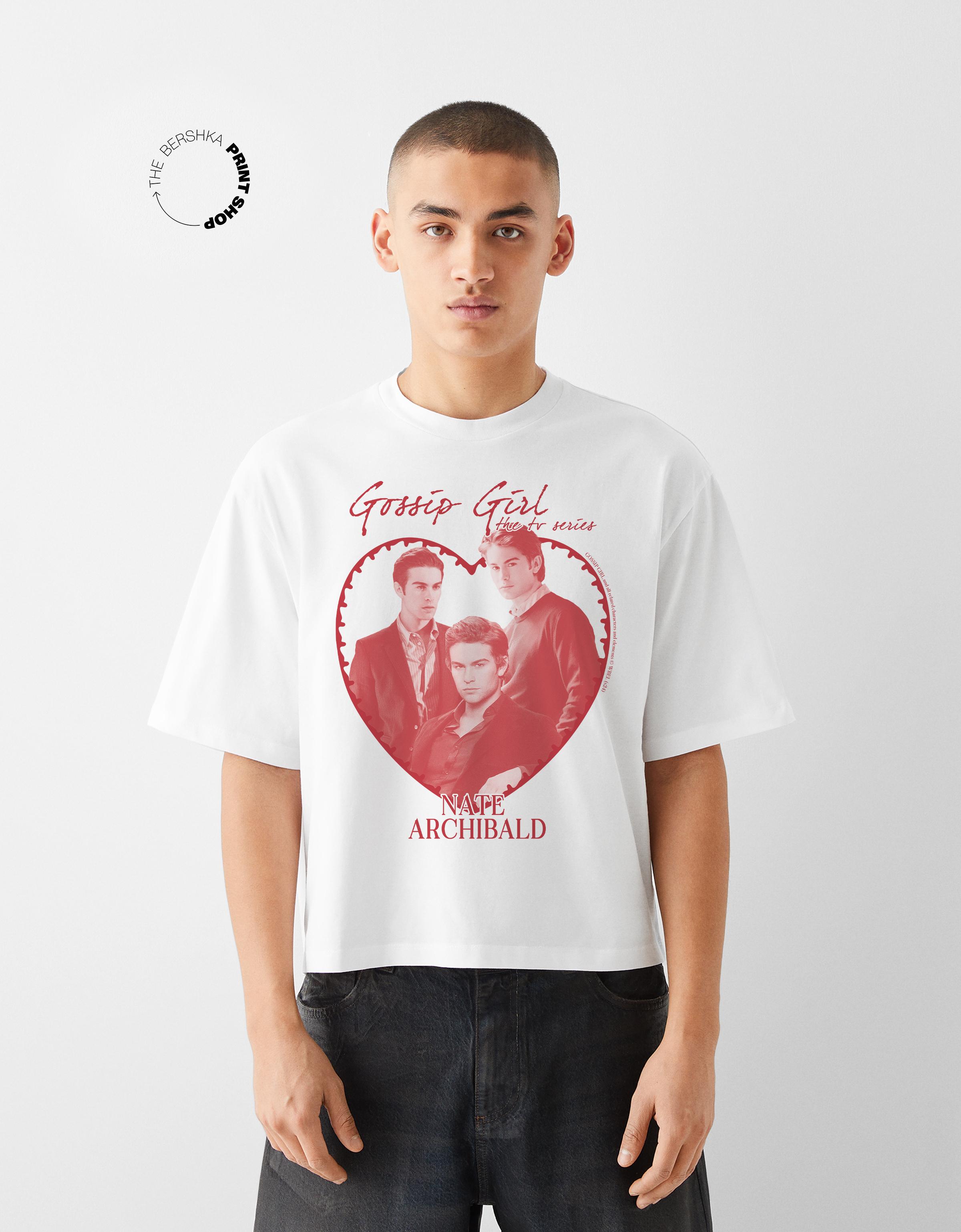 Camiseta Gossip Girl manga corta cropped Camisetas Hombre Bershka