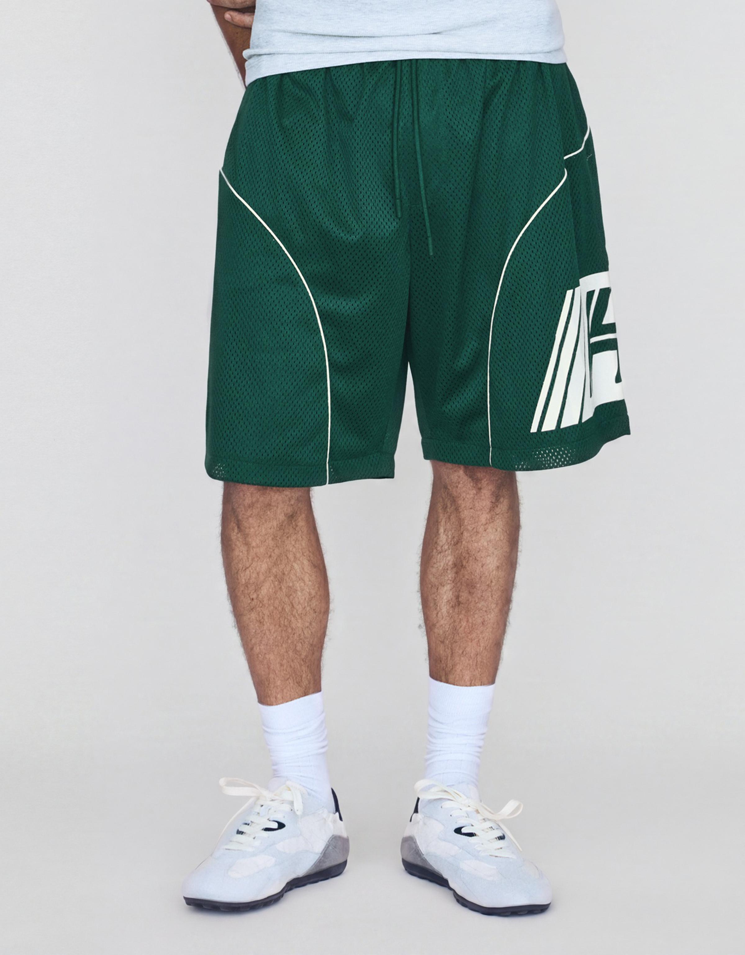 Contrast print mesh Bermuda shorts — Green