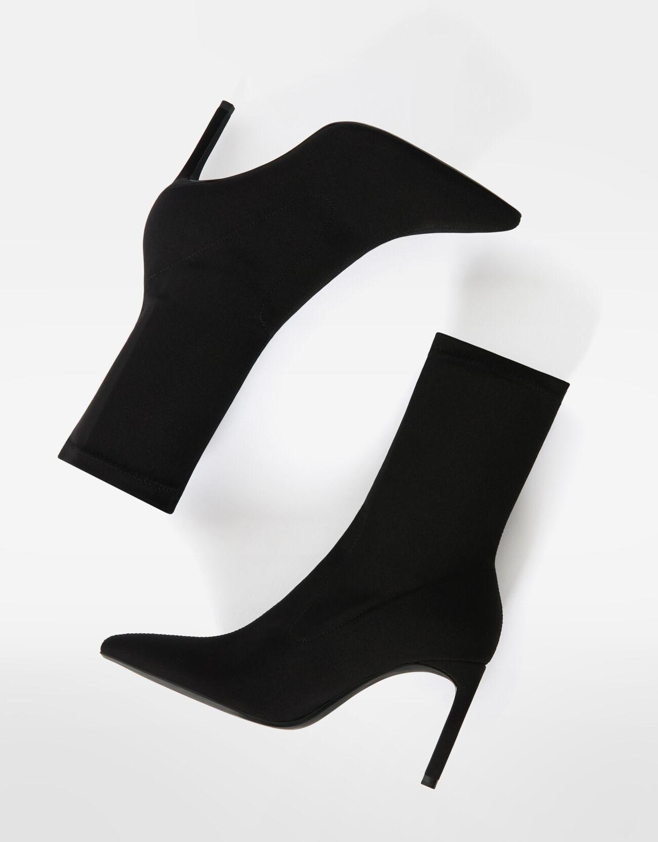 Fitted heel ankle boots — BLACK
