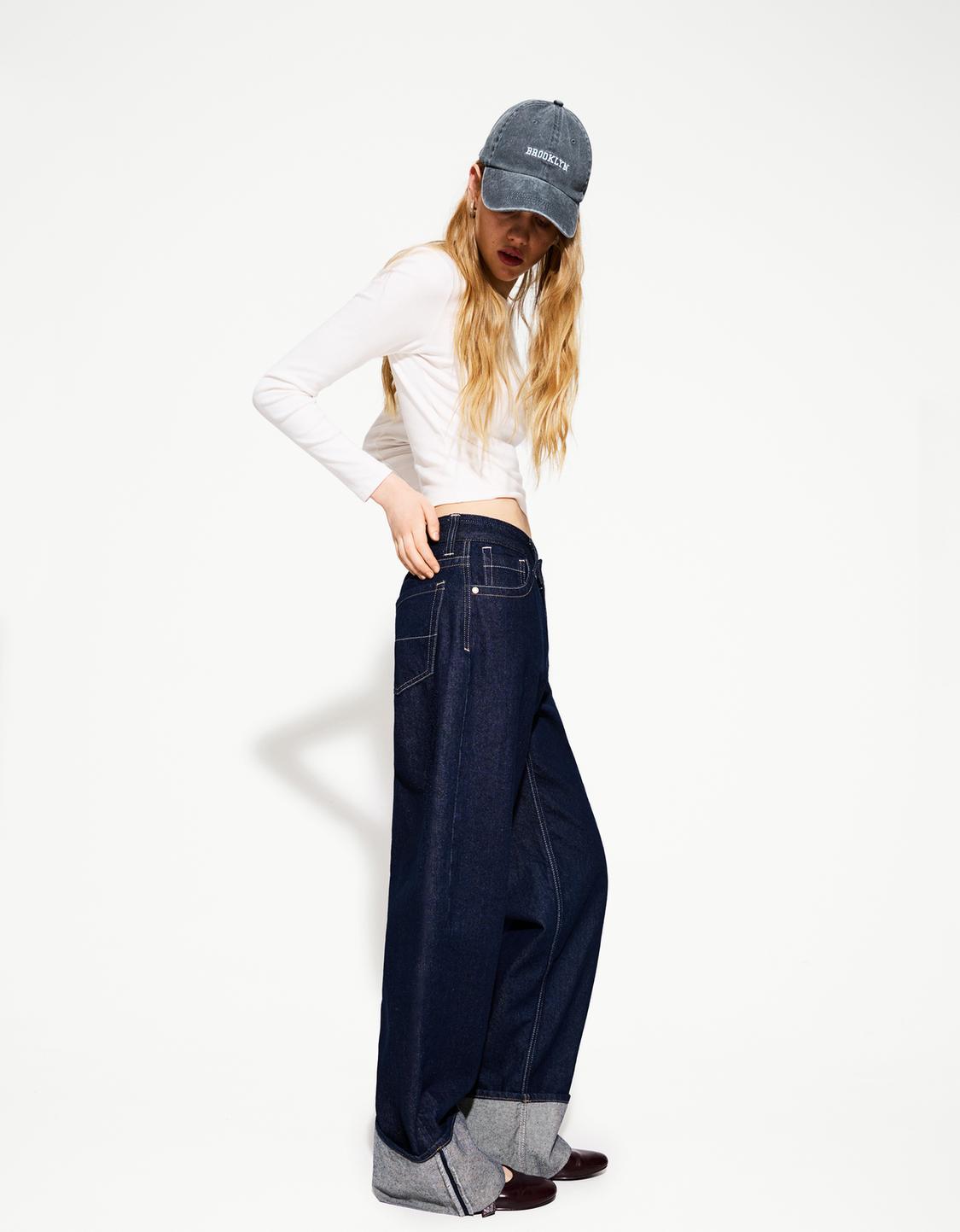 Jeans 90's wide leg com dobra na parte inferior