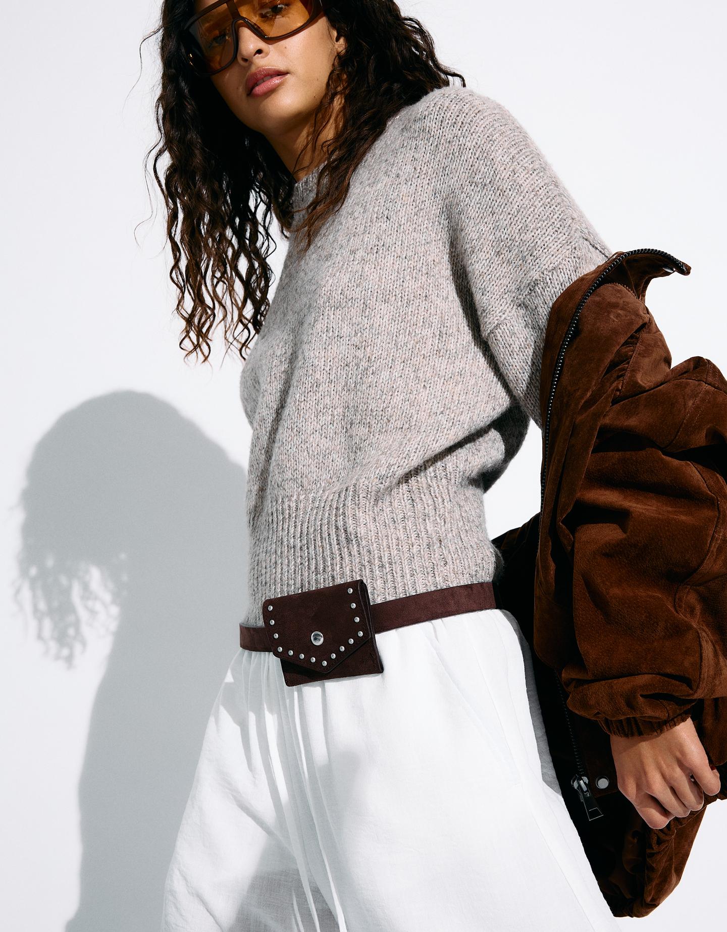 Bershka pasek zamszowy z kieszenią brązowy