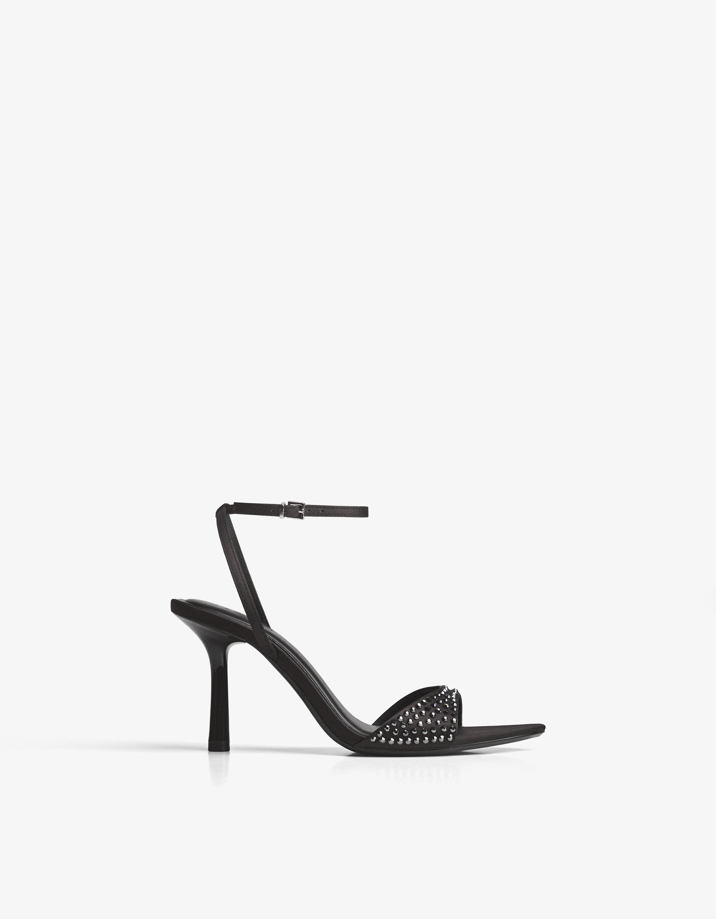 Bershka Glänzende Absatzsandalen Damen 38 Schwarz