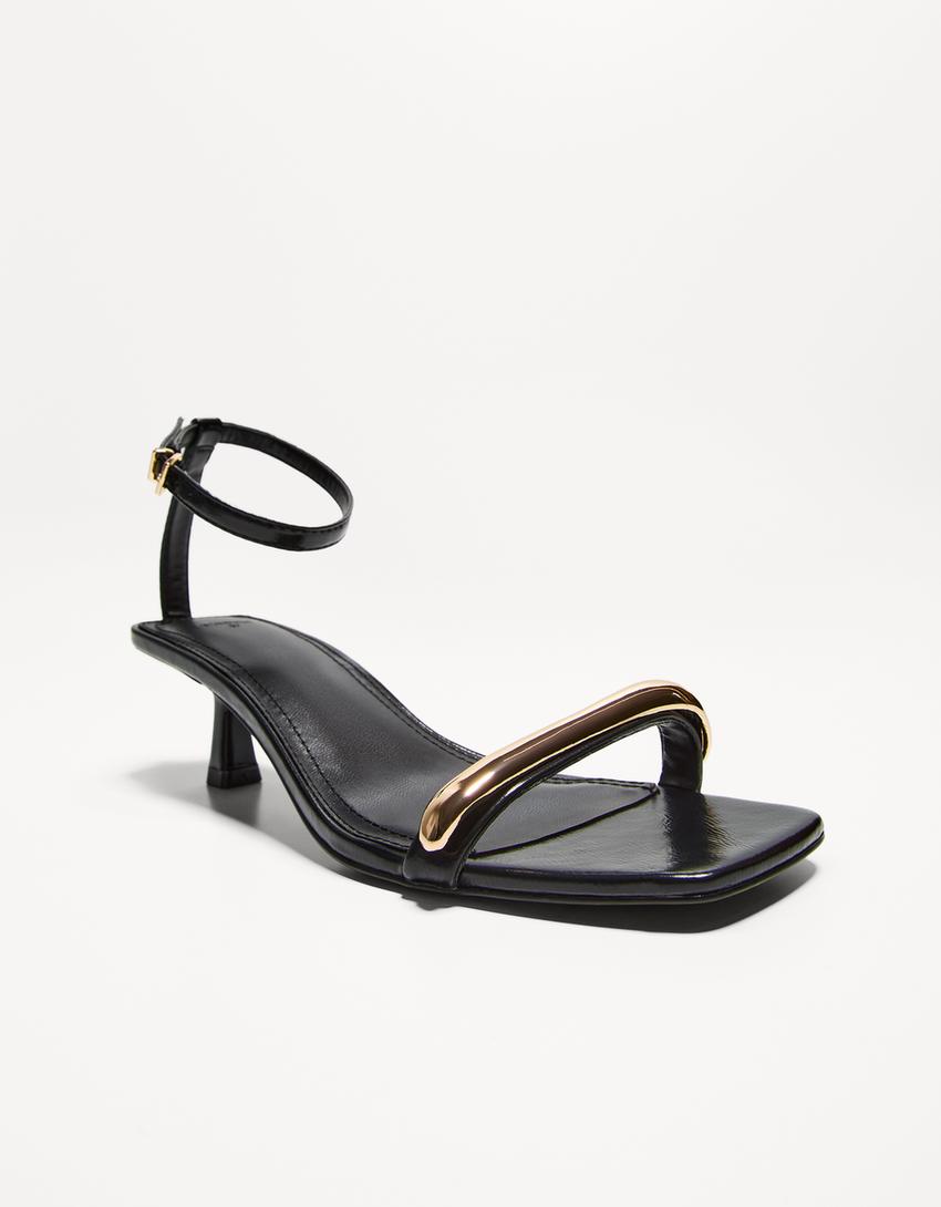 Sandales talon kitten heel détail métallique-Noir
