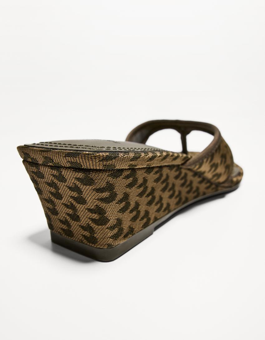 Højhælede monogram-sandaler med kilehæl-Multifarvet-2