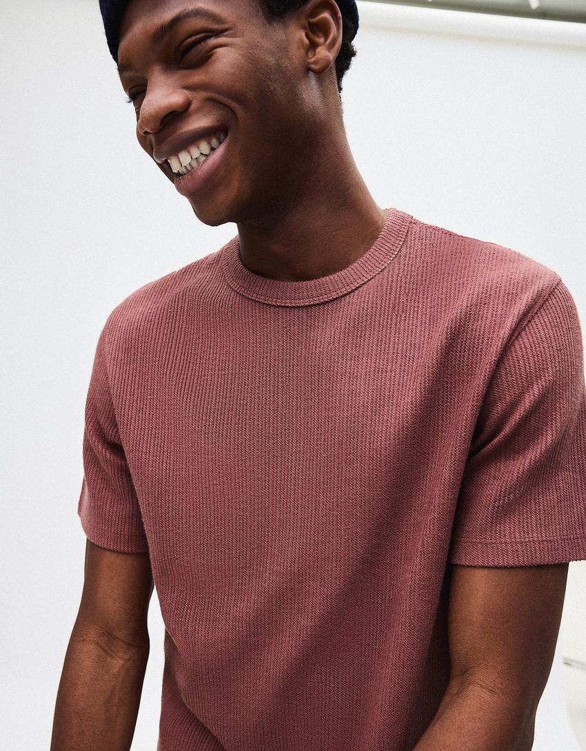 Textured short sleeve T-shirt-Maroon
