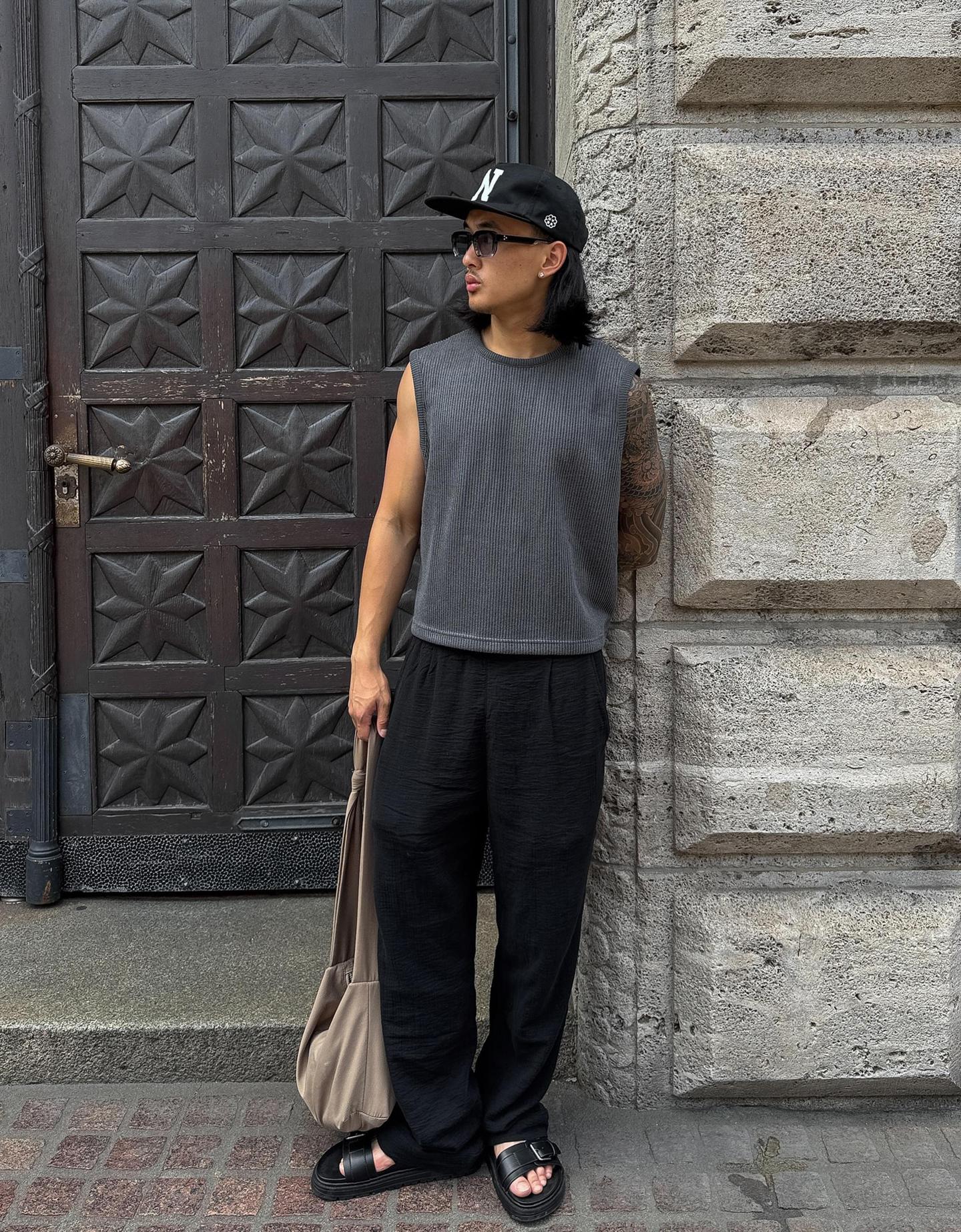 Bershka spodnie o kroju wide leg z krepy czarny