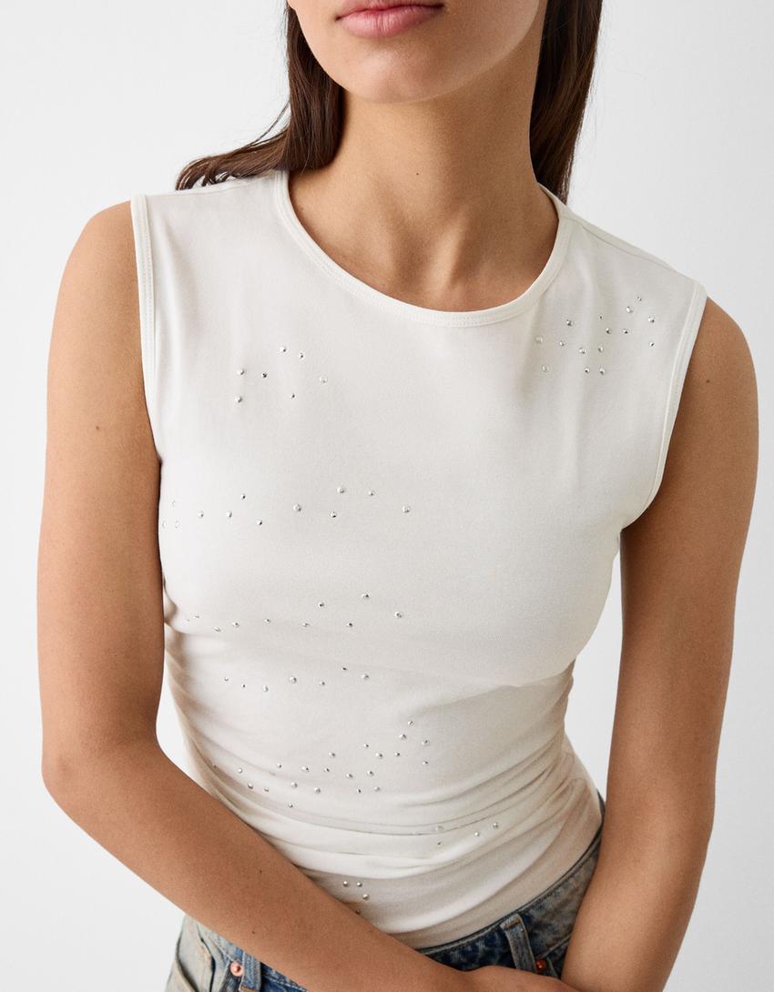 تيشرت بدون أكمام بتفاصيل بزمة-أبيض مطفي-5