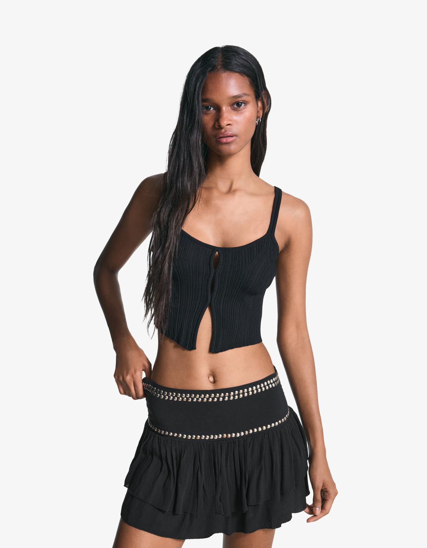 Bershka top na ramiączkach z wycięciem czarny