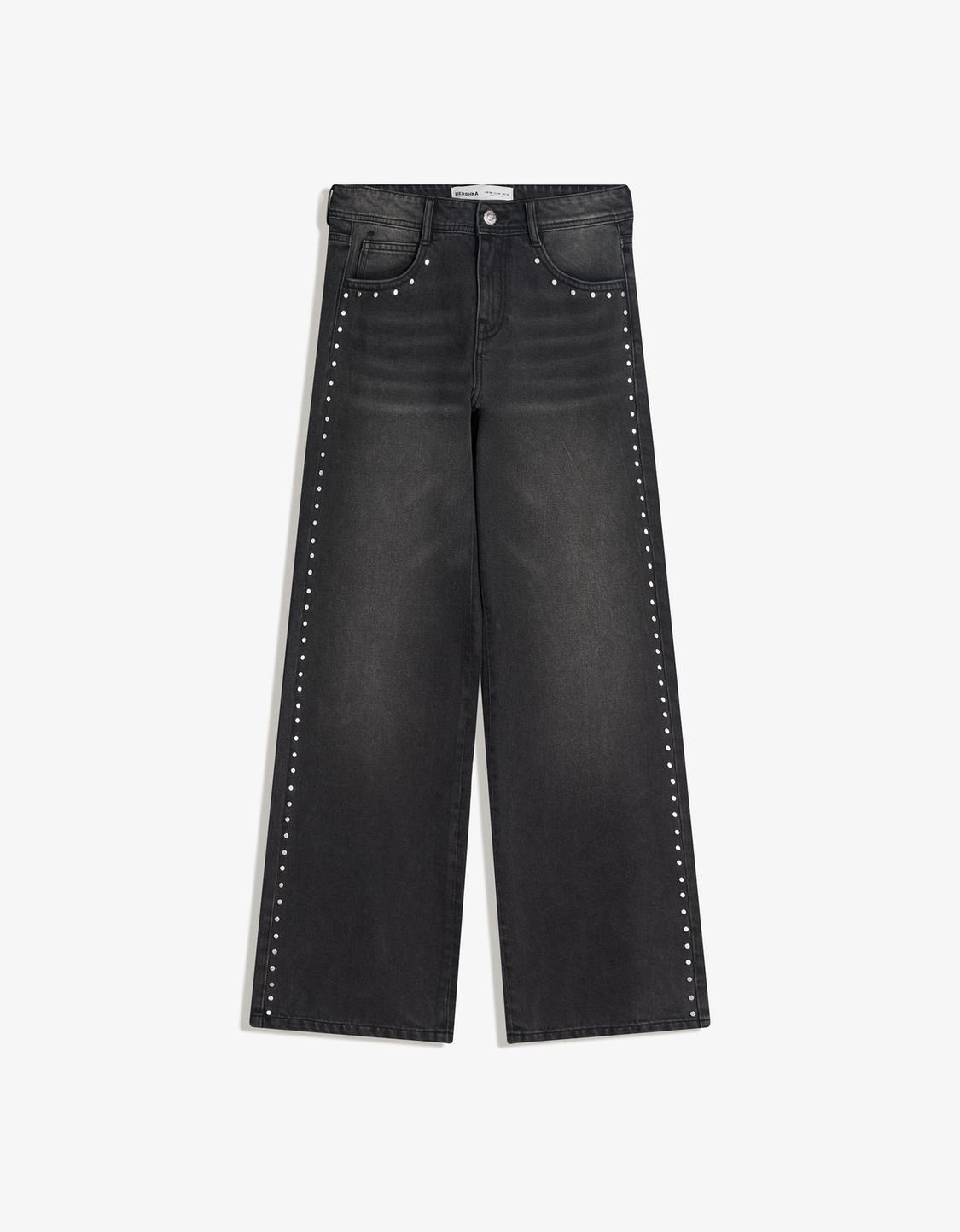 Baggy jeans with stud and star pockets