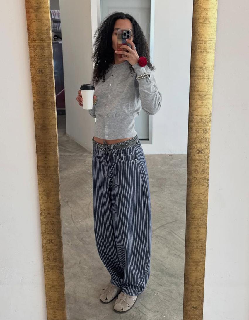 Svetr s kulatým výstřihem a knoflíky-Šedá