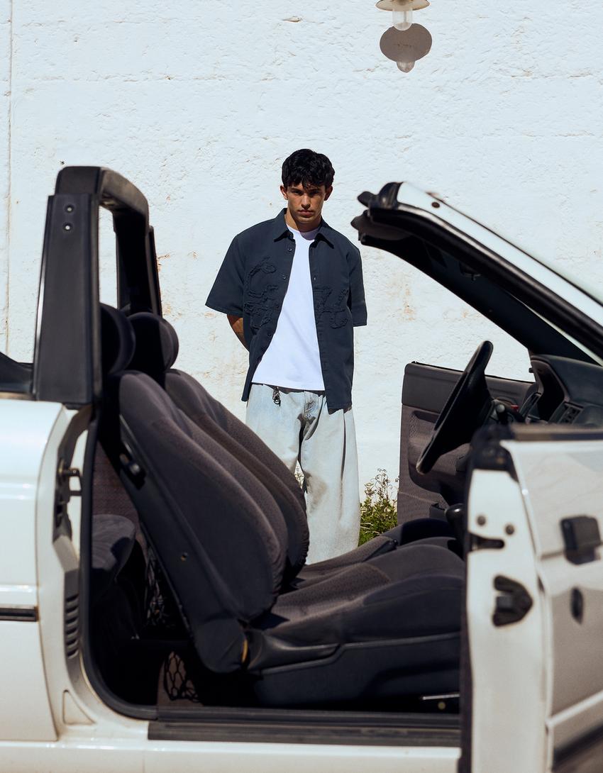 Camisa de manga curta Boxy fit com remendo-Marinho