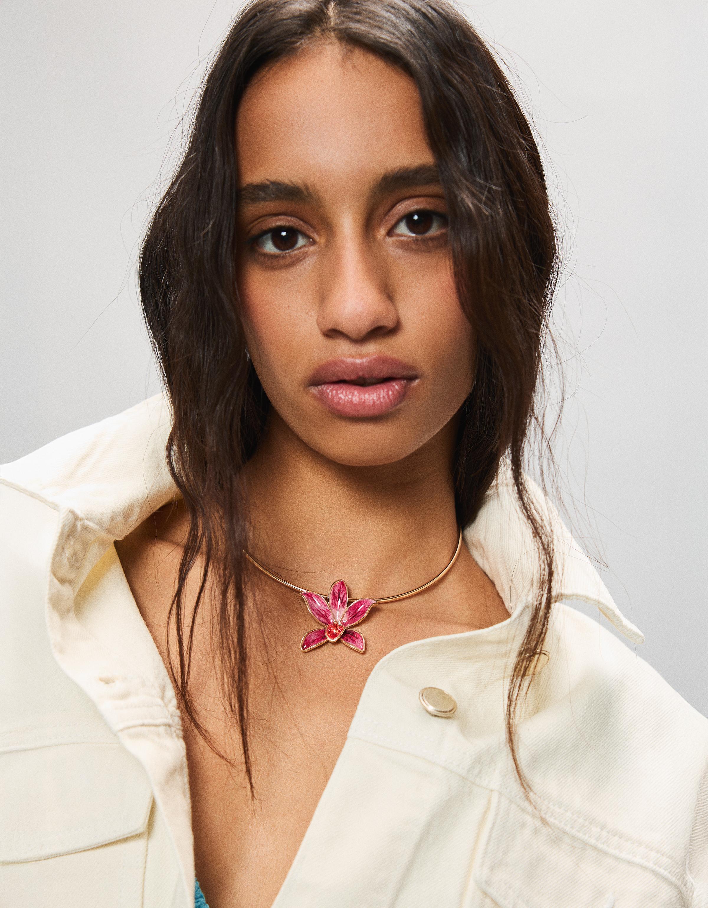 Rigid floral choker necklace - Jewelry - Women | Bershka