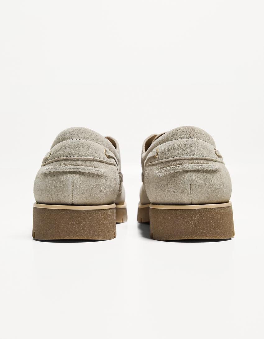 Segelschuhe aus Rauleder mit Schlüsselanhänger-Taupe-1