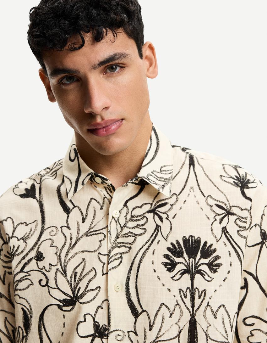 Camisa manga curta estampada-Cru