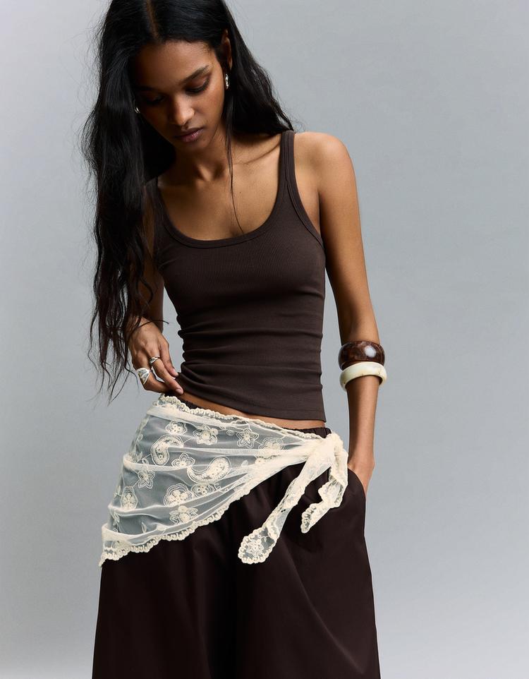 İşlemeli üçgen fular