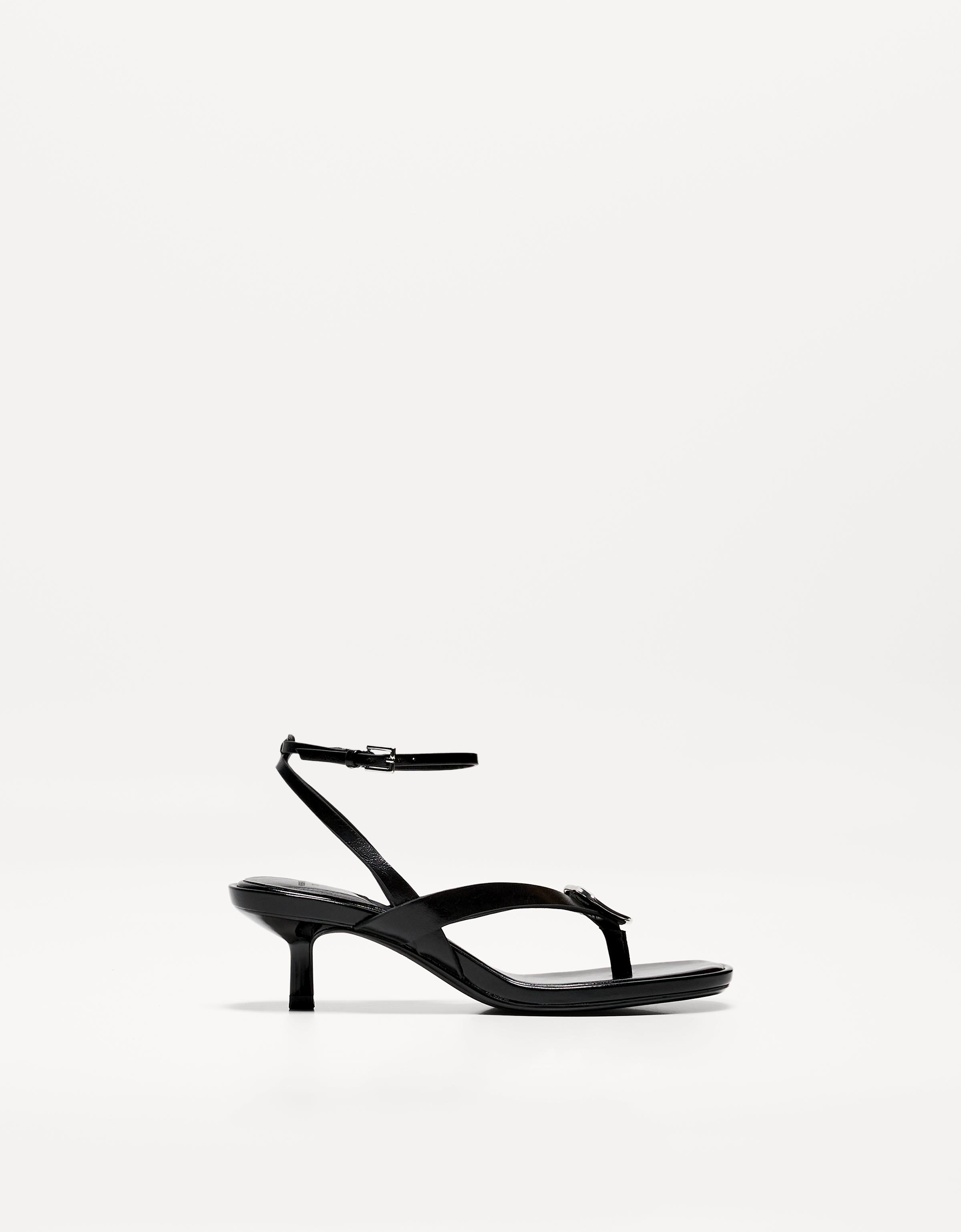 Bershka Sandalen Mit Kitten-Heels Und Metallisiertem Detail Damen 38 Schwarz