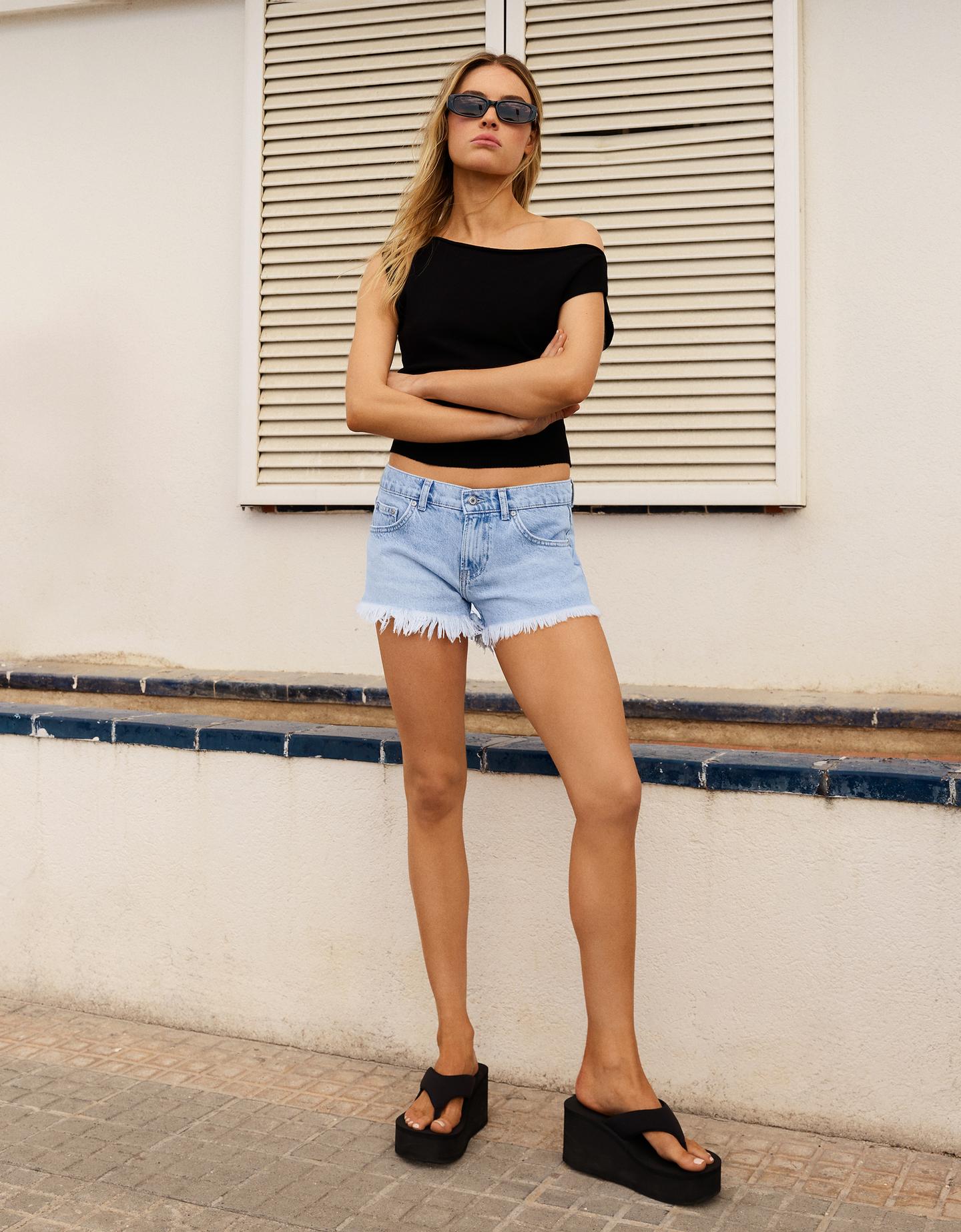 Bershka Short Denim Mini Bajo Desflecado Mujer Azul Lavado