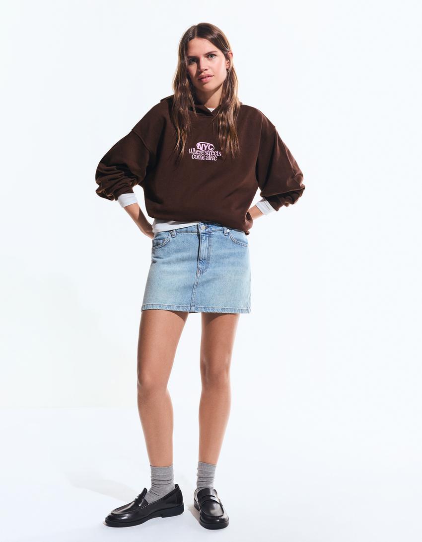 Hoodie mit Print-Braun