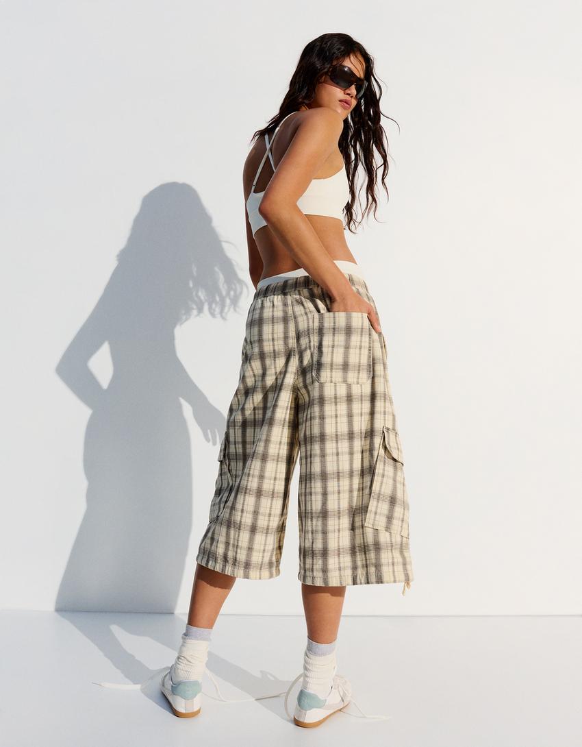 Cargo Bermuda shorts with elastic waistband-Sand
