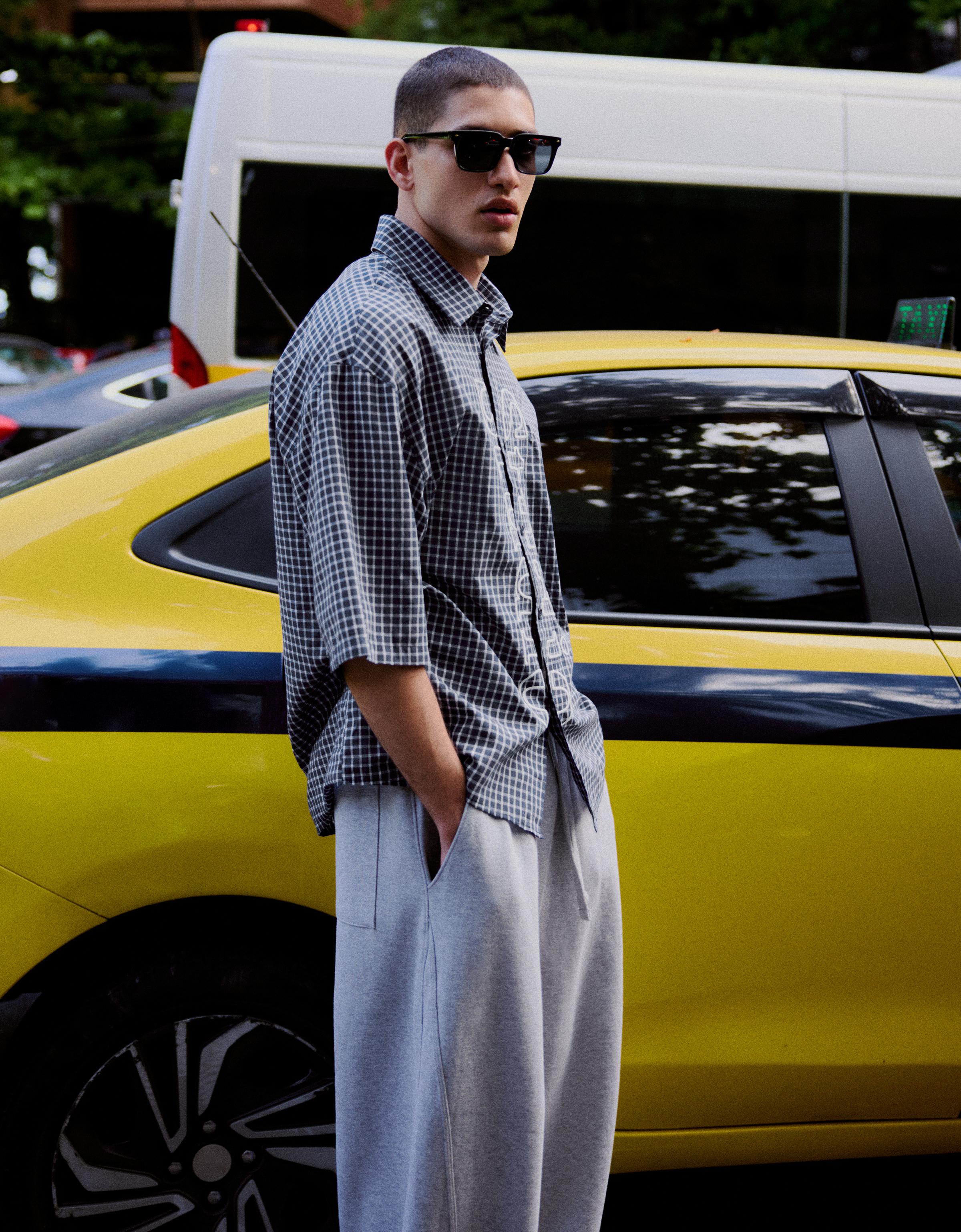 İşlemeli boxy fit kısa kollu gömlek - Görsel 6