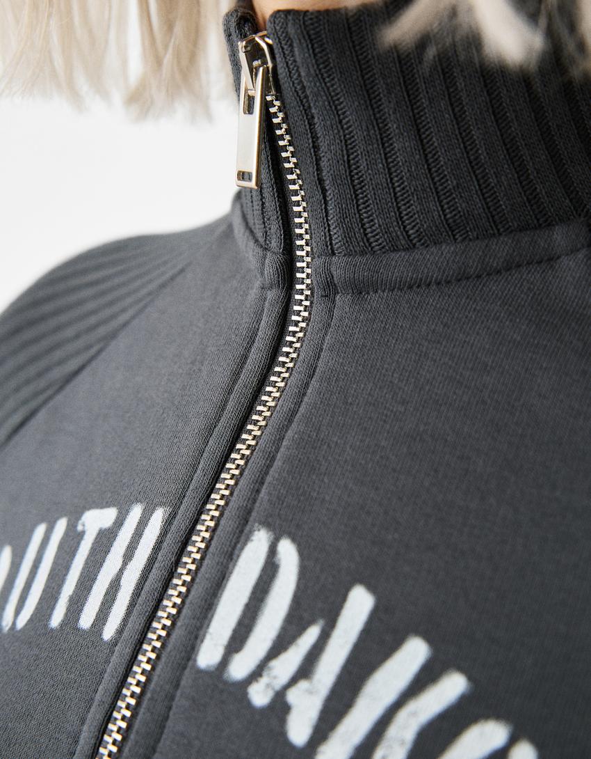 سويتر بسحّاب وتفصيل طبعة وقطيفة-رمادي داكن-5